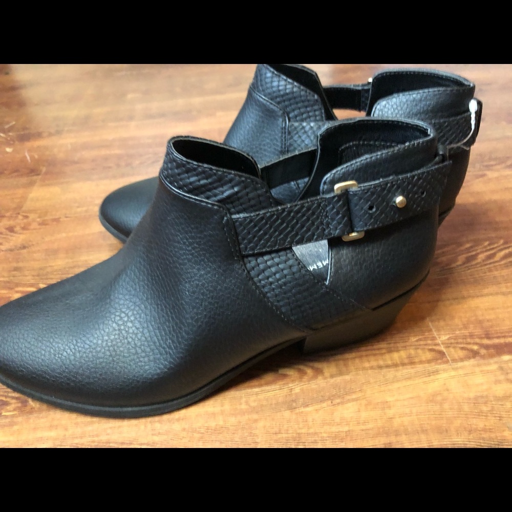 COPY - NWOT Dr. Scholl’s Black booties Size 9
